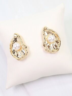 Caroline Hill Gold Ponca Oyster Pearl Drop Earring